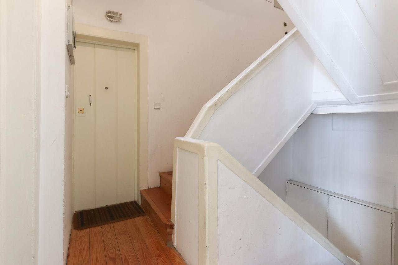 Charming And Stylish Downtown Apt In XIX Century Building Лиссабон Экстерьер фото