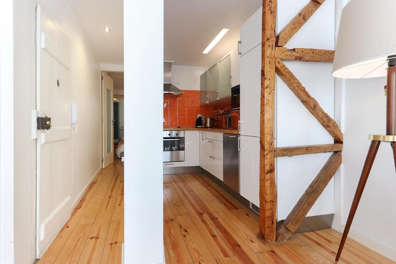 Charming And Stylish Downtown Apt In XIX Century Building Лиссабон Экстерьер фото