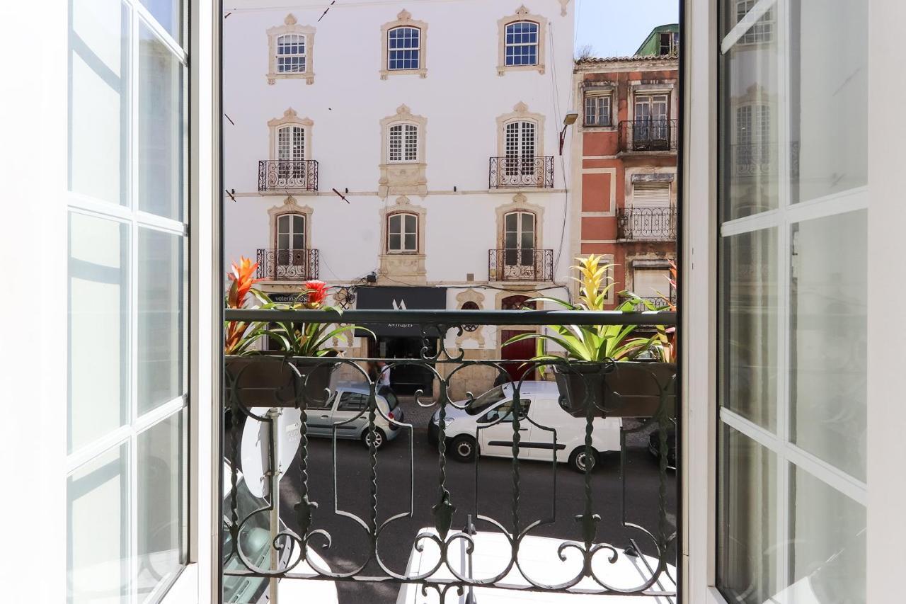 Charming And Stylish Downtown Apt In XIX Century Building Лиссабон Экстерьер фото