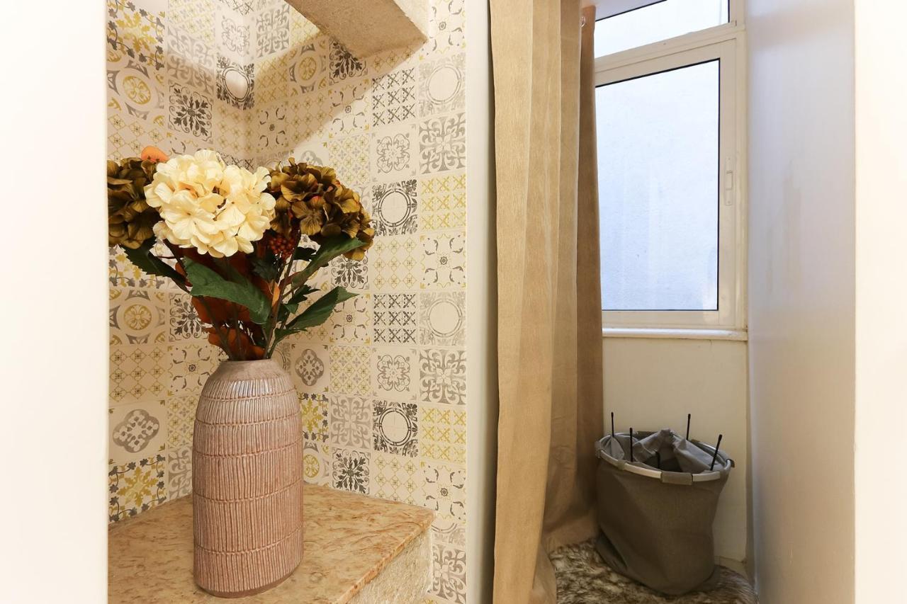 Charming And Stylish Downtown Apt In XIX Century Building Лиссабон Экстерьер фото